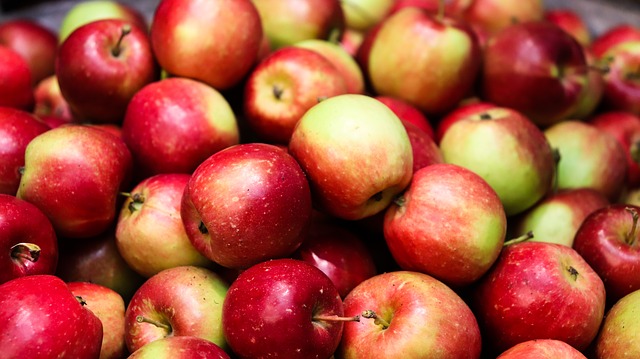 apple fruits uganda